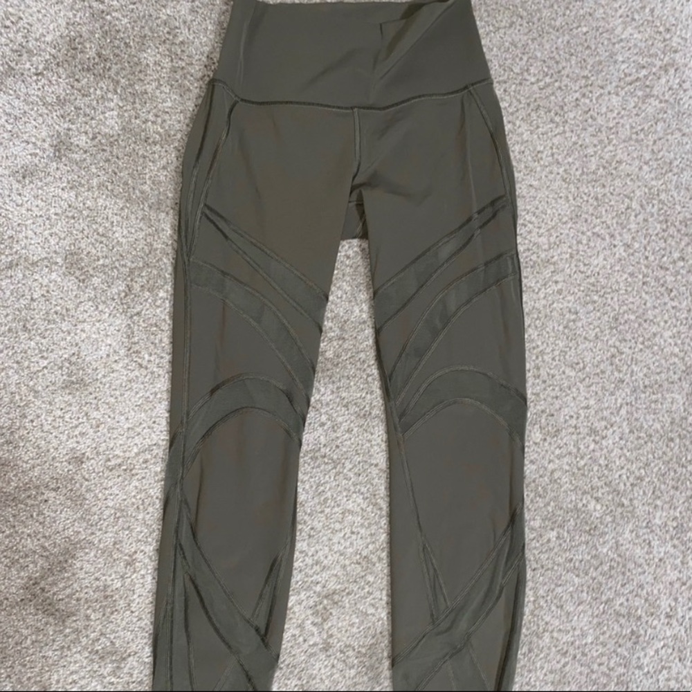 Lululemon wunder under